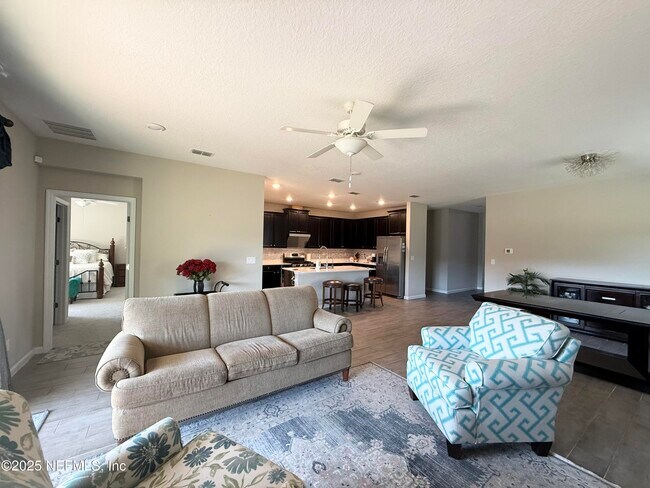 Building Photo - 141 Ren Wy