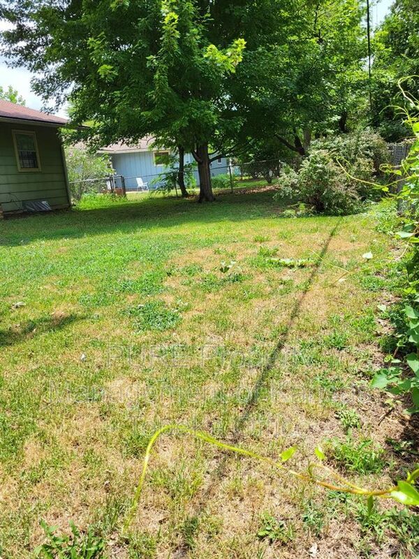 Building Photo - 3323 SW Arrowhead Rd