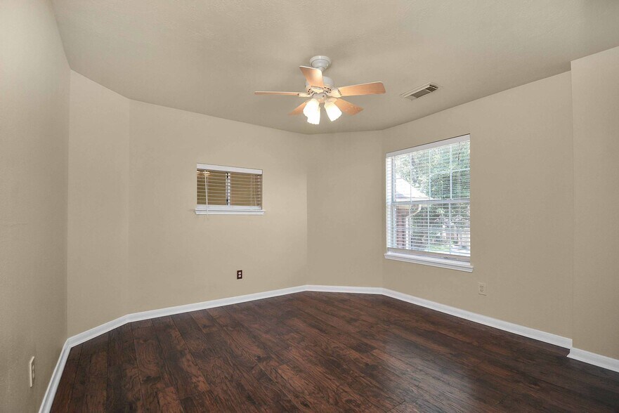 Building Photo - 4123 Valedon Ln