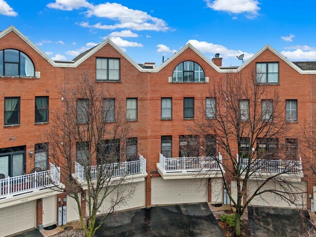 Building Photo - 2048 Valor Ct