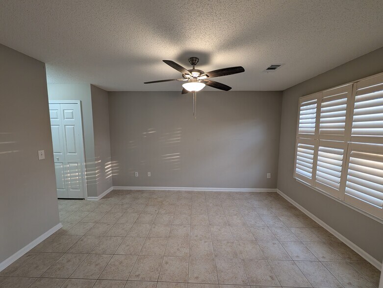 Master Bedroom - 682 Wilshire Ln