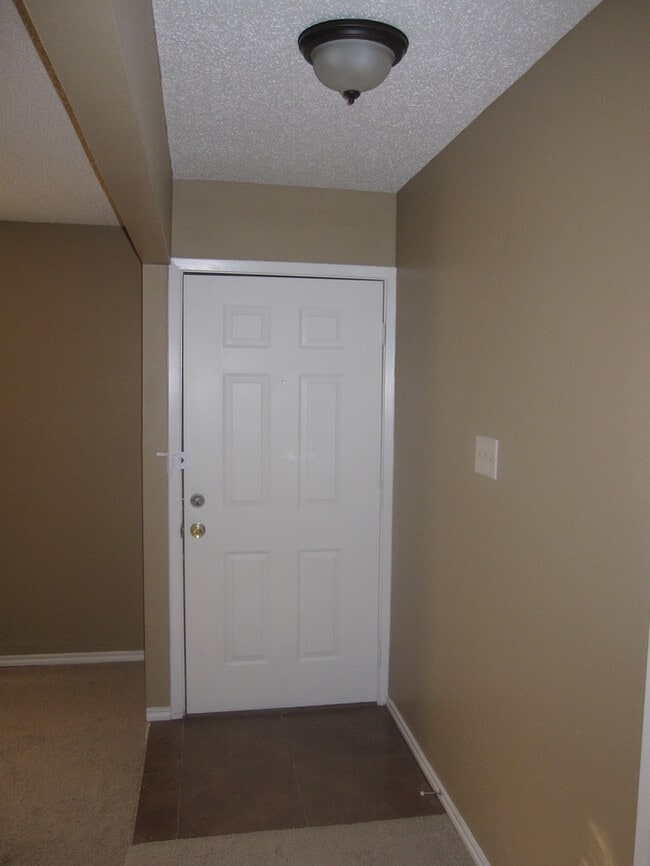 Building Photo - 2805 W Ferndale Ln