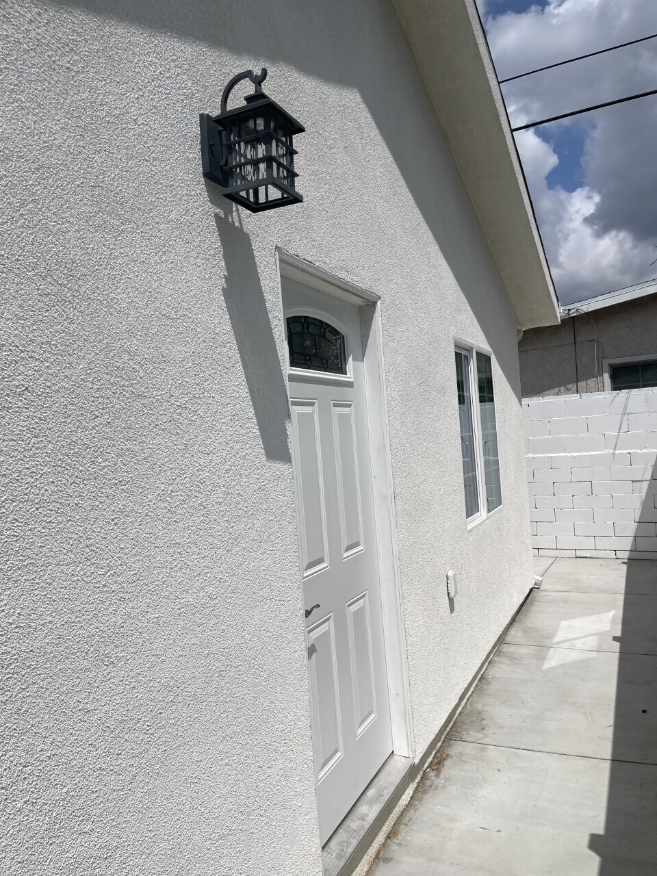 Building Photo - 8142 Redbush Ln