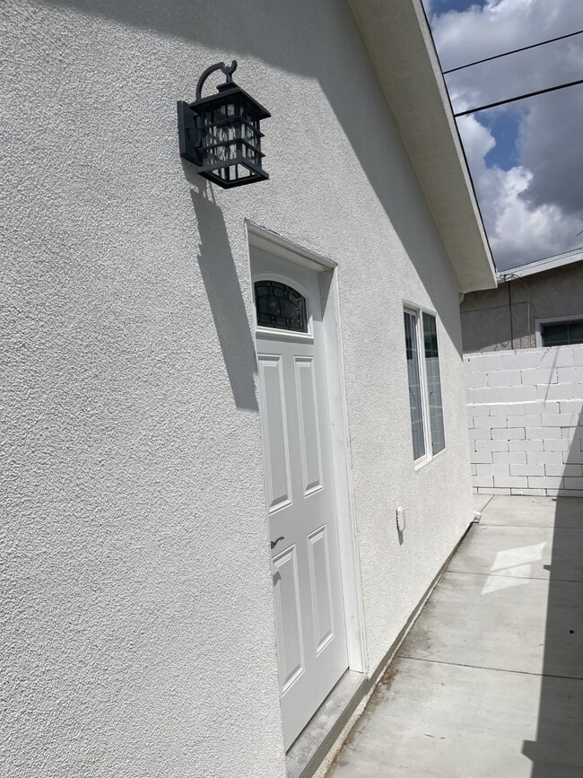Building Photo - 8142 Redbush Ln