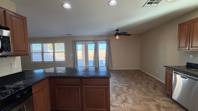 Building Photo - Spacious Surprise home with large backyard