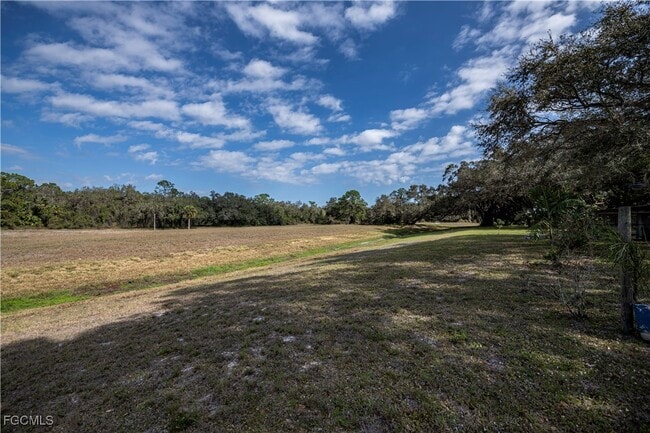 Building Photo - 4001 E Sunflower Cir