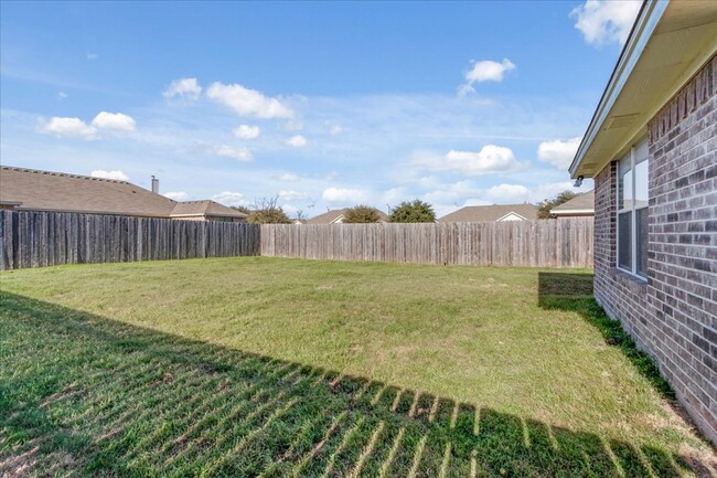 Building Photo - 3BR / 2BA Duplex in Hewitt, Texas | Midway...