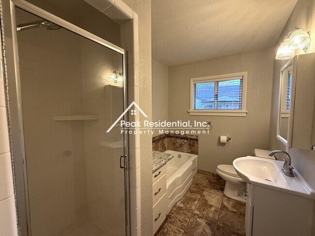 Building Photo - 1280 Grove Ct