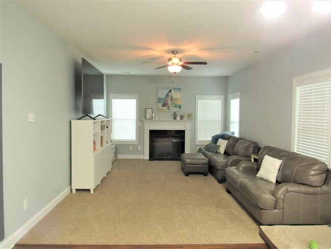 Building Photo - 4 Bedroom 2.5 Bath Onslow Bay