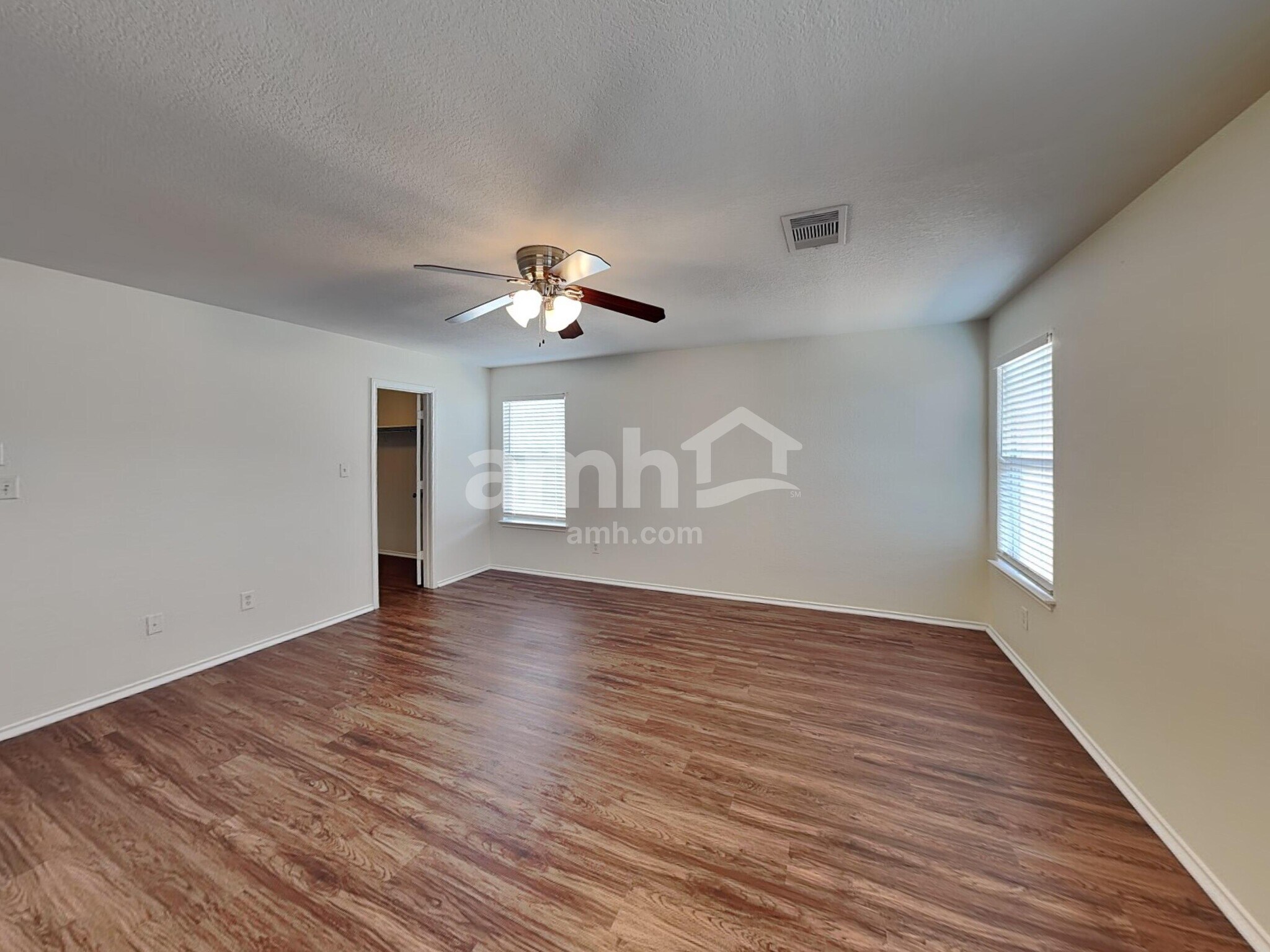 Building Photo - 10019 Bermuda Palm