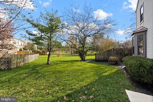 Building Photo - 44 Burgundy Dr