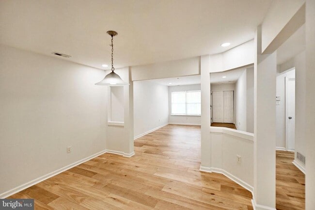 Building Photo - 302 Weston Ln