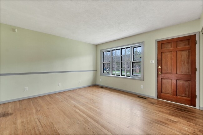 Building Photo - 8848 W Simpson Rd