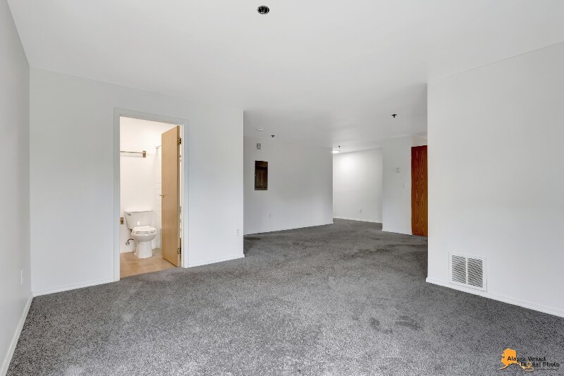 Building Photo - 800 M St