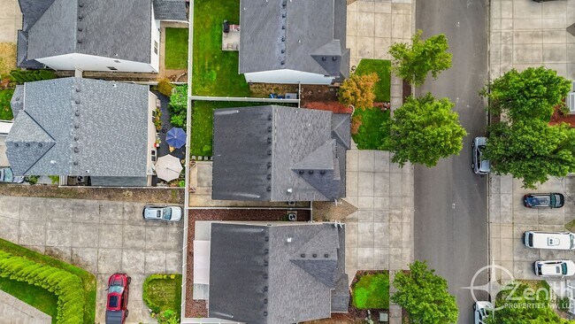 Building Photo - HALF OFF 2ND MONTHS RENT! Fully Updated 4 ...