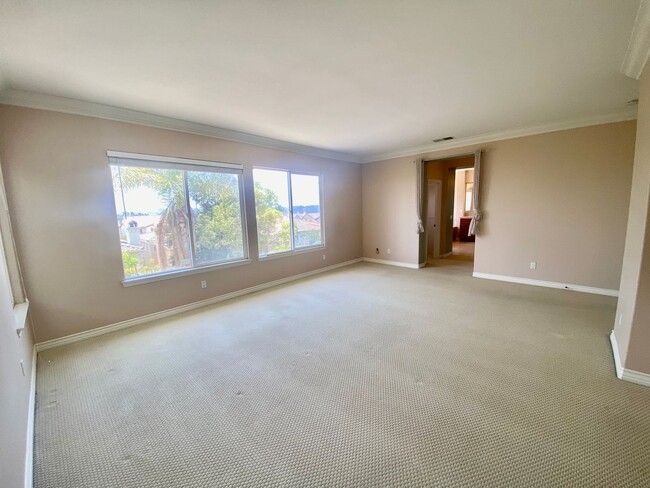 Building Photo - Elegant 5 Bedroom Home With Sweeping Staircase and Tons of Space!