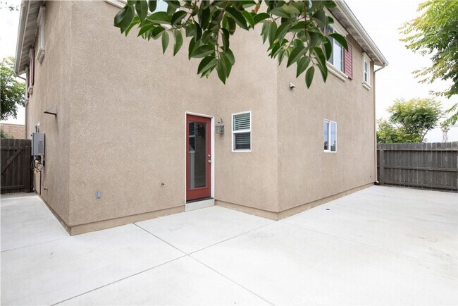 Building Photo - 1425 Crown Cir