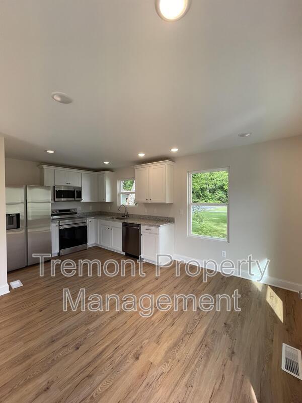 Building Photo - 1703 S Lyerly St
