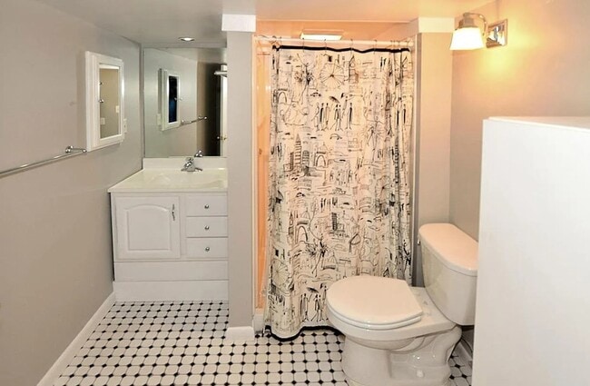 Building Photo - Cozy & Updated Home in Desirable Kensington, Neighborhood