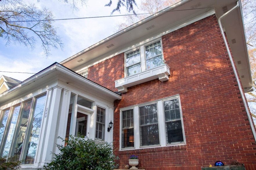 Front - 641 Bonaventure Ave NE