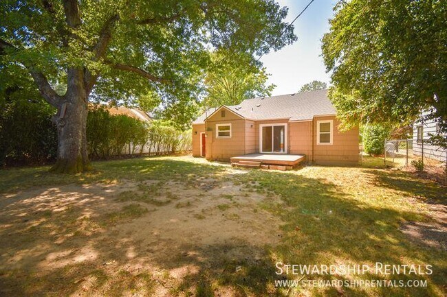 Building Photo - 2273 Hilyard St