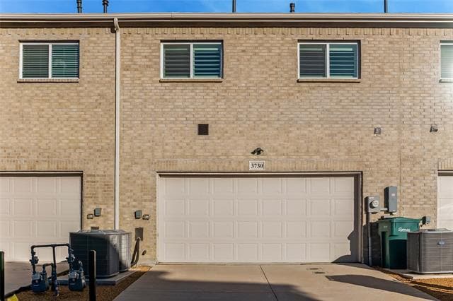 Building Photo - 3730 Malibu Dr