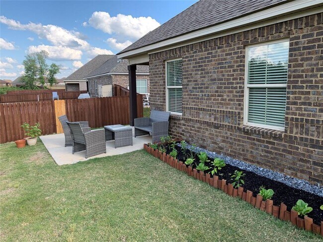 Building Photo - 941 Wheat Ridge Dr