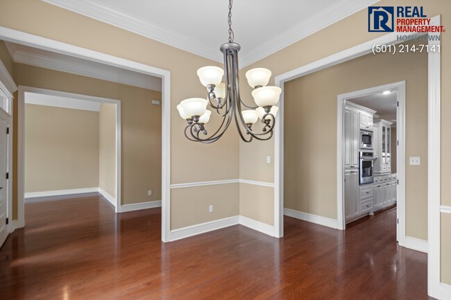 Building Photo - 4040 Robinwood Cir