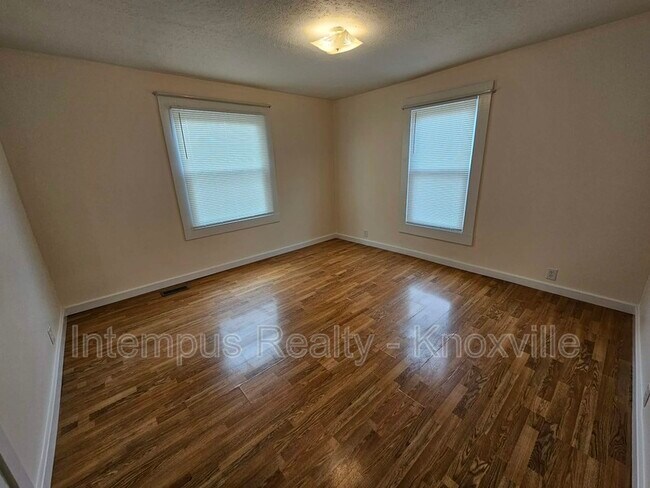 Building Photo - 323 Chickamauga Ave