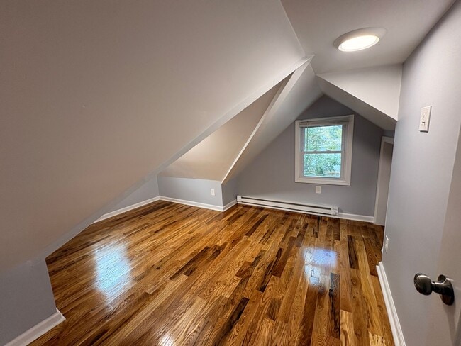 Building Photo - Beautiful, Newly Renovated 4 Bedroom 2 1/2...