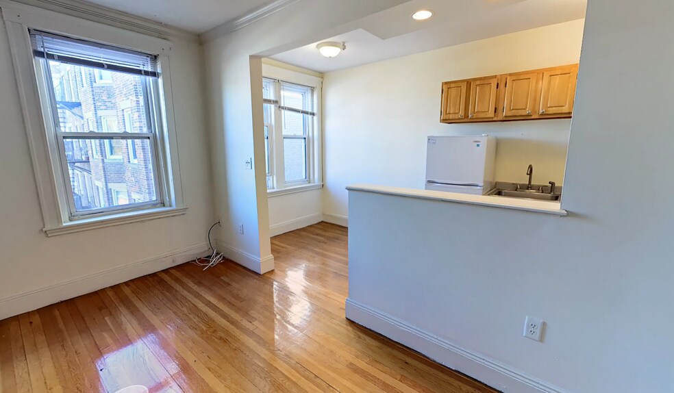 Building Photo - 52 Queensberry St