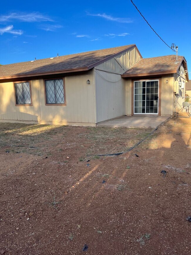 Building Photo - 3028 N Corrine Dr