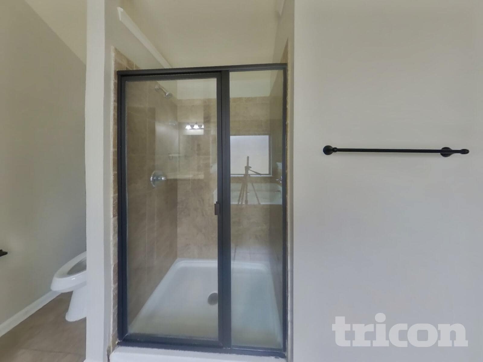 Building Photo - 744 Effendi Pl