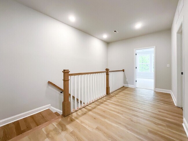 Building Photo - 8229 Houser St