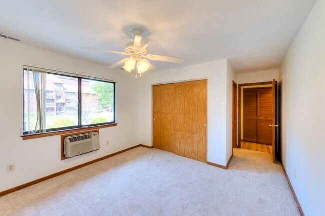 Building Photo - 340 Sunderland Rd