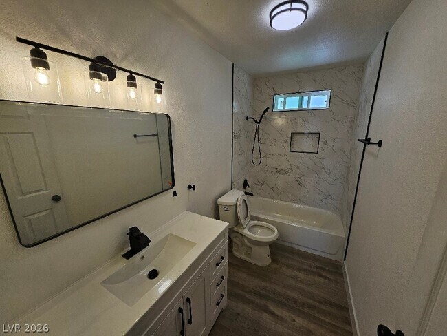 Building Photo - 1083 E Calvada Blvd