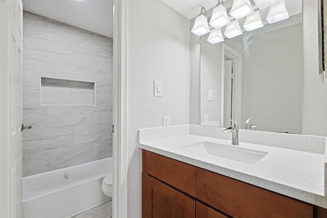 Building Photo - 2750 Holly Hall St