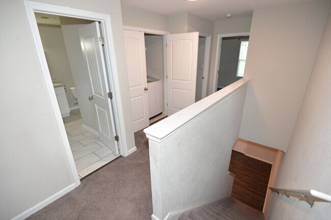 Building Photo - Spacious Single Family w/ Two Master Suites