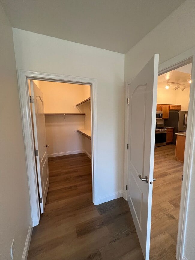 Building Photo - Beautifully remodeled 3 bedroom 2 bathroom downstairs condo right next to the pool!!