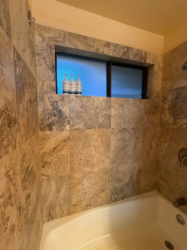 Building Photo - Maalaea Oceanfront Furnished One Bedroom