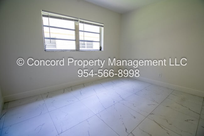 Building Photo - 1 Month Free Gorgeous 2BR- Open Layout- Island Kitchen-Pool- Central AC