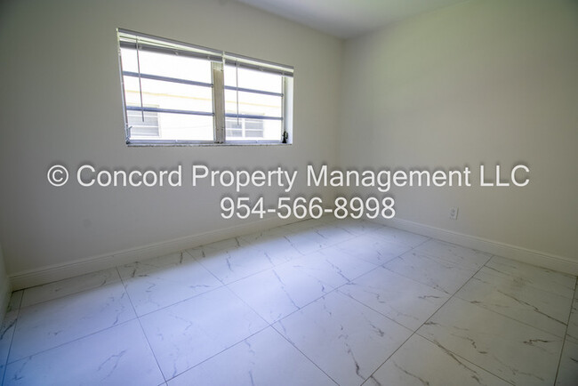 Building Photo - Stunning Upated 2 bedroom, 1 bath in Sailb...