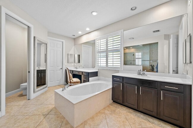 Building Photo - 10352 SW Westlawn Blvd