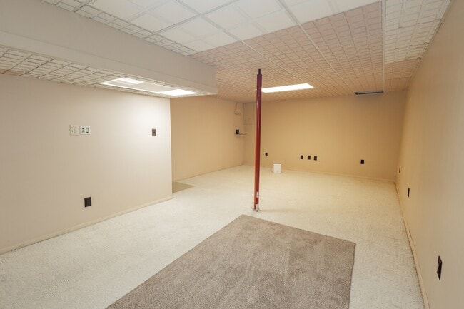 Building Photo - 3191 Sycamore Dr