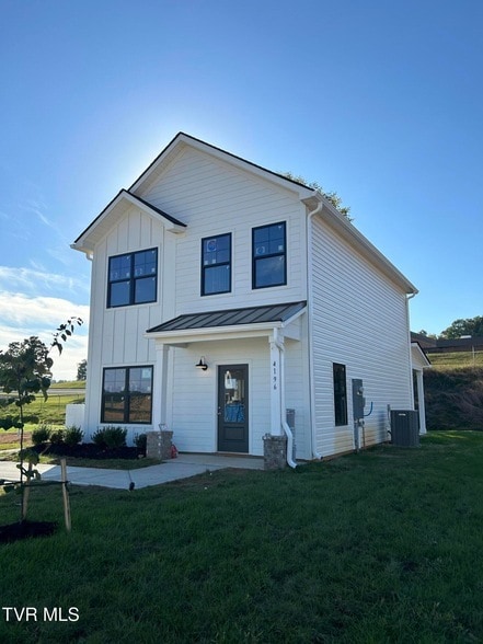 Building Photo - 4196 Oak St