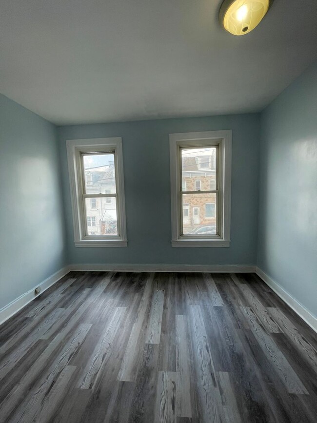 Building Photo - Newly updated 4 bedroom home