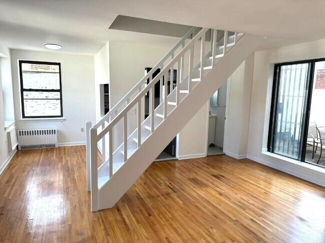 Building Photo - 2 bedroom in New York NY 10019