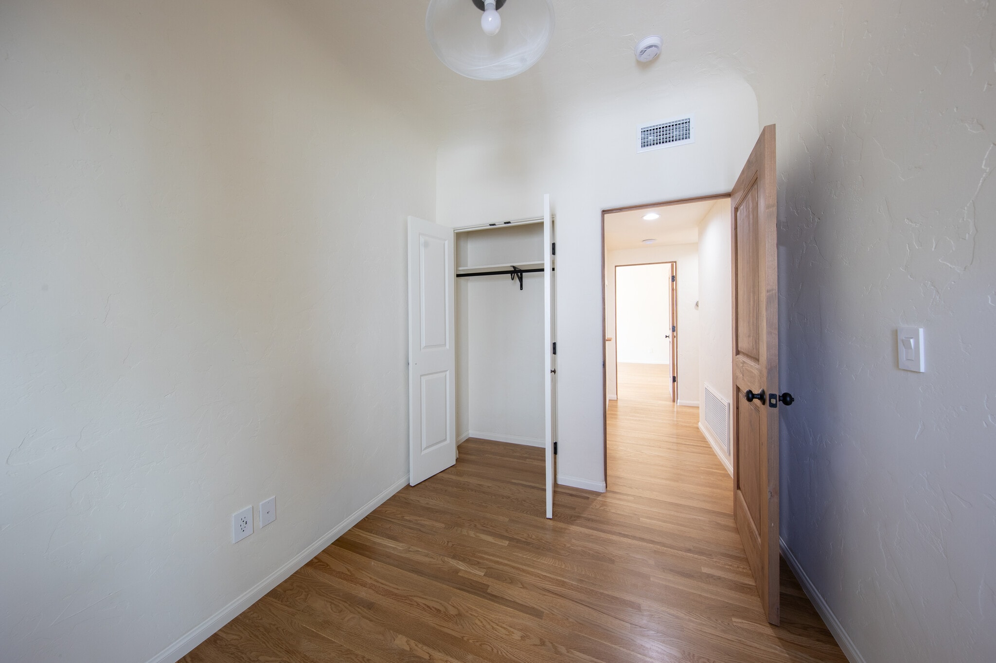 Building Photo - 1260 S Ridgeley Dr