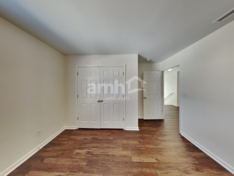 Building Photo - 9907 Fernspray Rd