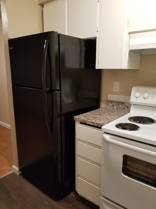 Kitchen - 809 Borseth St